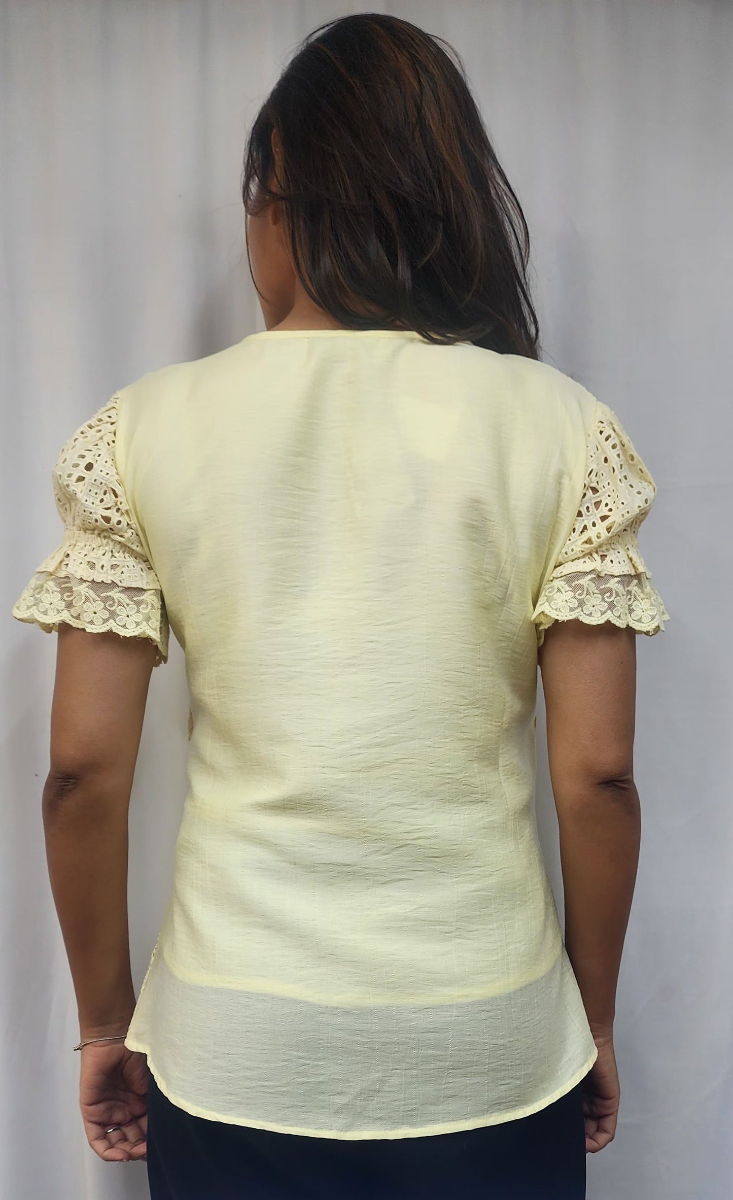 WOMENS SOLID TOP WITH LACE DETAILING ON YOKE & SIDE BODY. ROUND NECK & SHORT PUFF SLEEVES IN LACE FABRIC