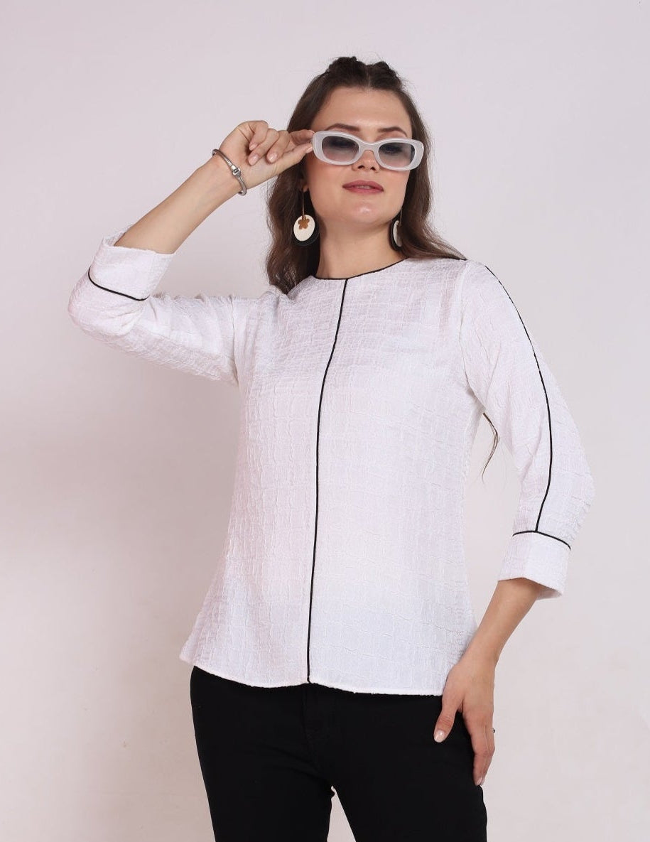 WOMENS TEXTURED TOP WITH BLACK PIPING DETAIL - WHITE