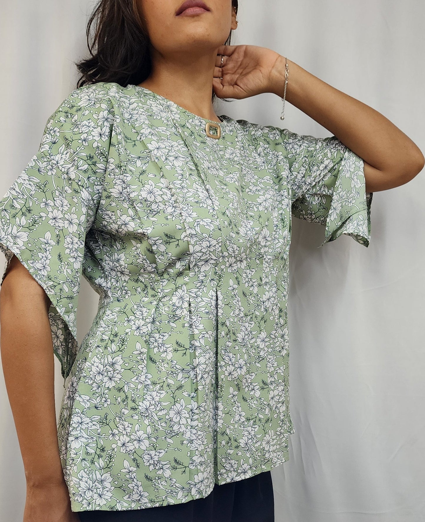 floral print pleated top