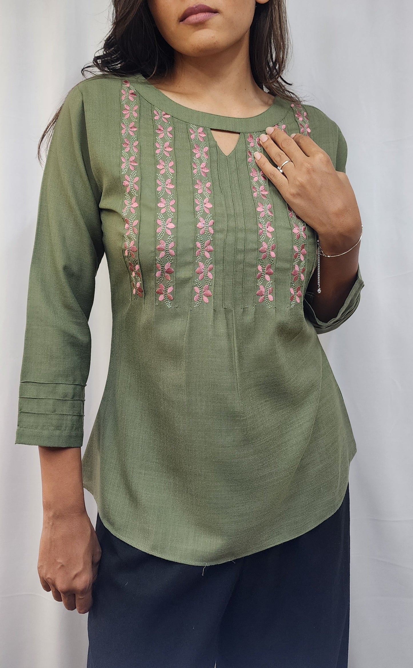 WOMENS FLORAL EMBREOIDERED BOAT NECK TOP WITH KEYHOLE & PINTUCKS DETAILING ON FRONT & SLEEVES