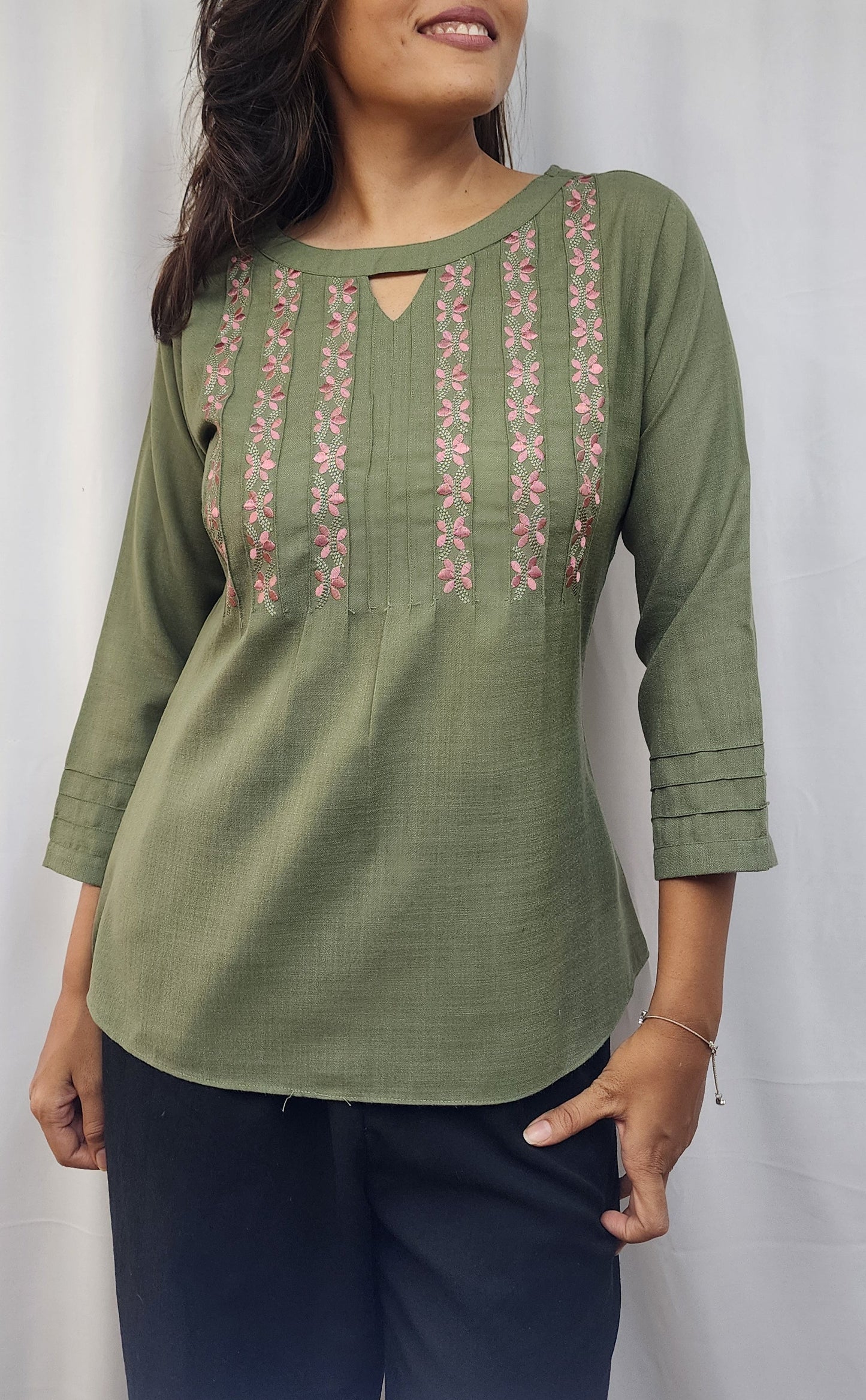 WOMENS FLORAL EMBREOIDERED BOAT NECK TOP WITH KEYHOLE & PINTUCKS DETAILING ON FRONT & SLEEVES
