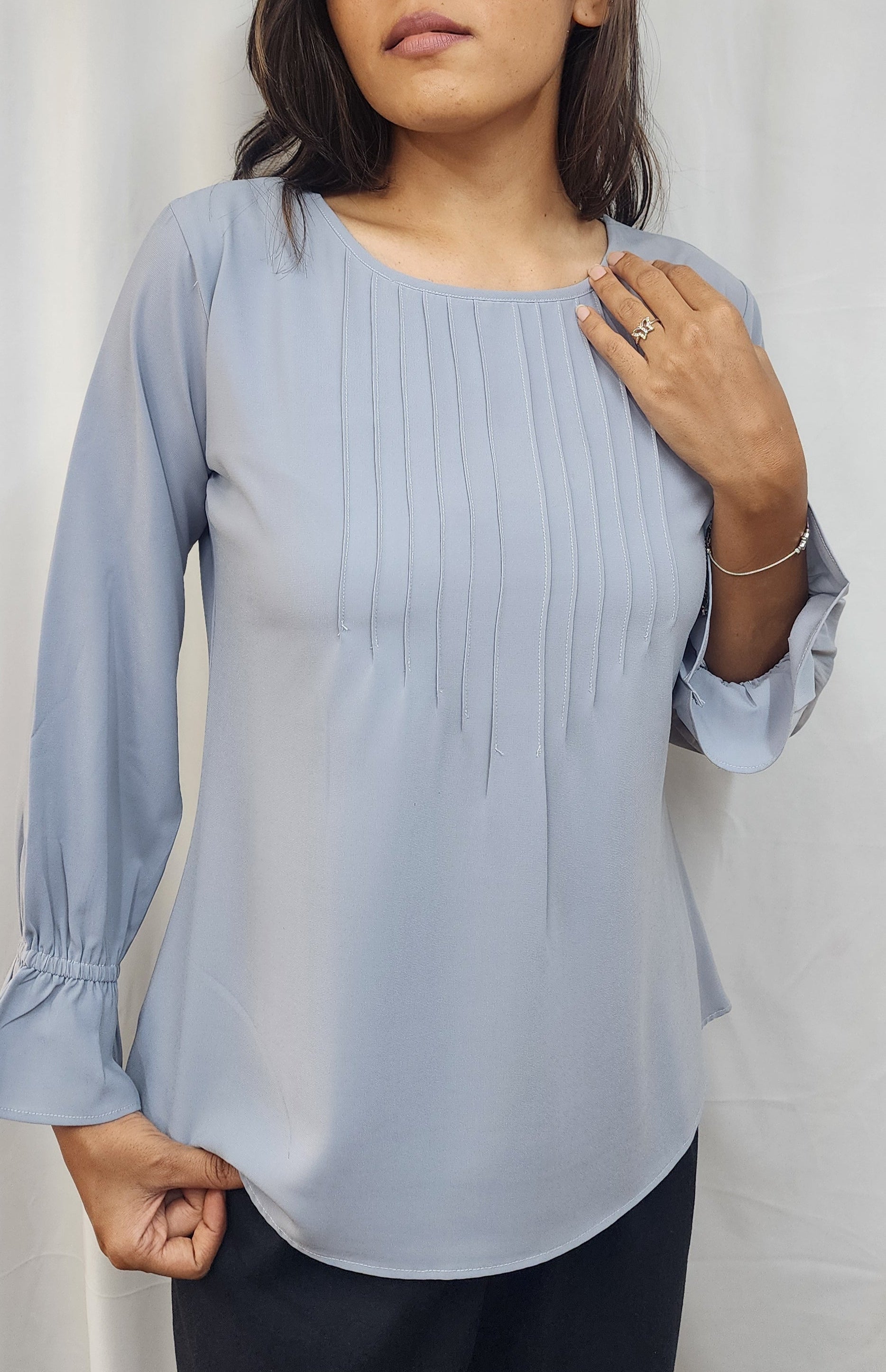 SOLID TOP WITH PINTUCKS DETAIL - GREY