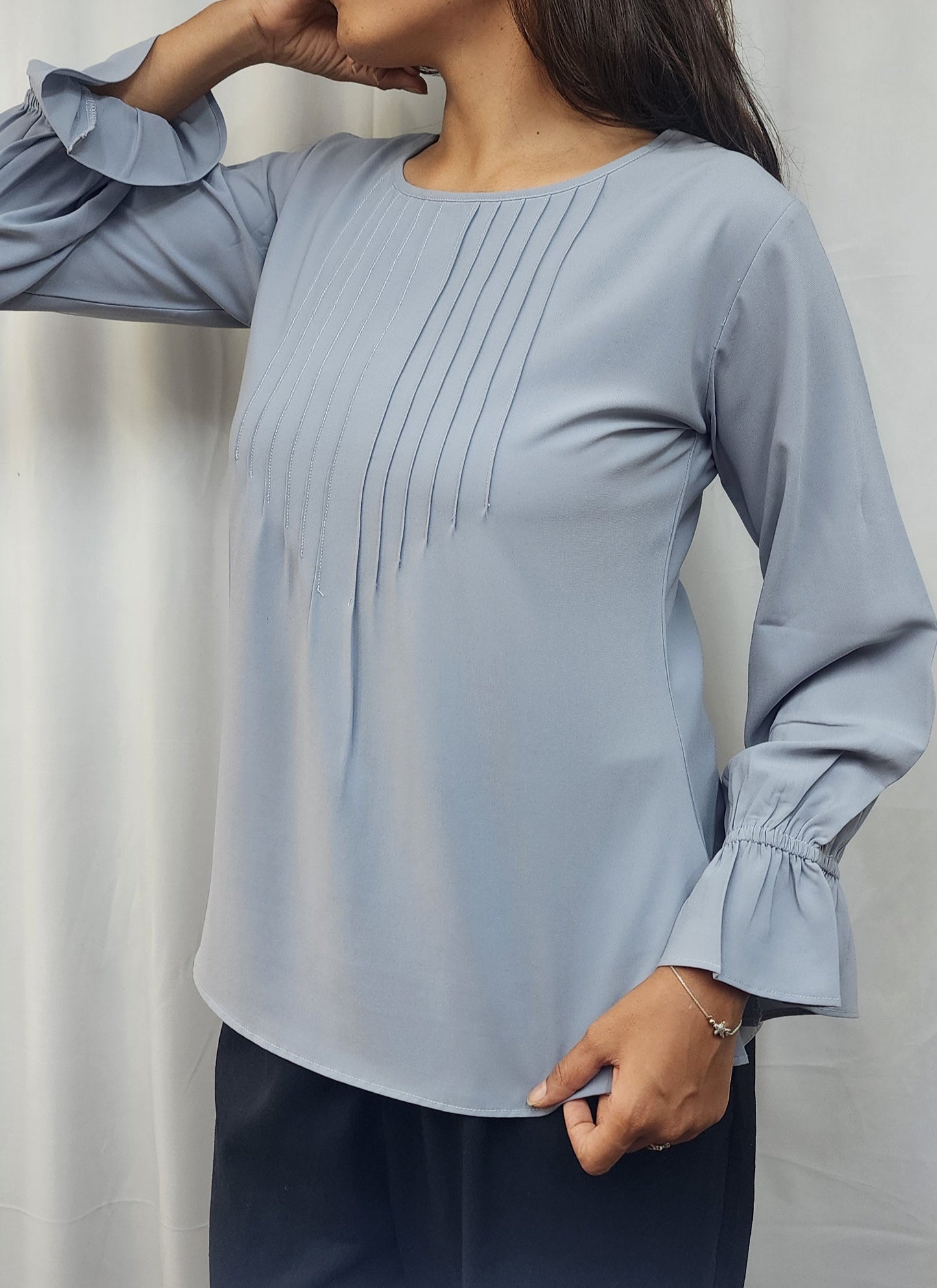 SOLID TOP WITH PINTUCKS DETAIL IN GREY & BISHOP SLEEVES