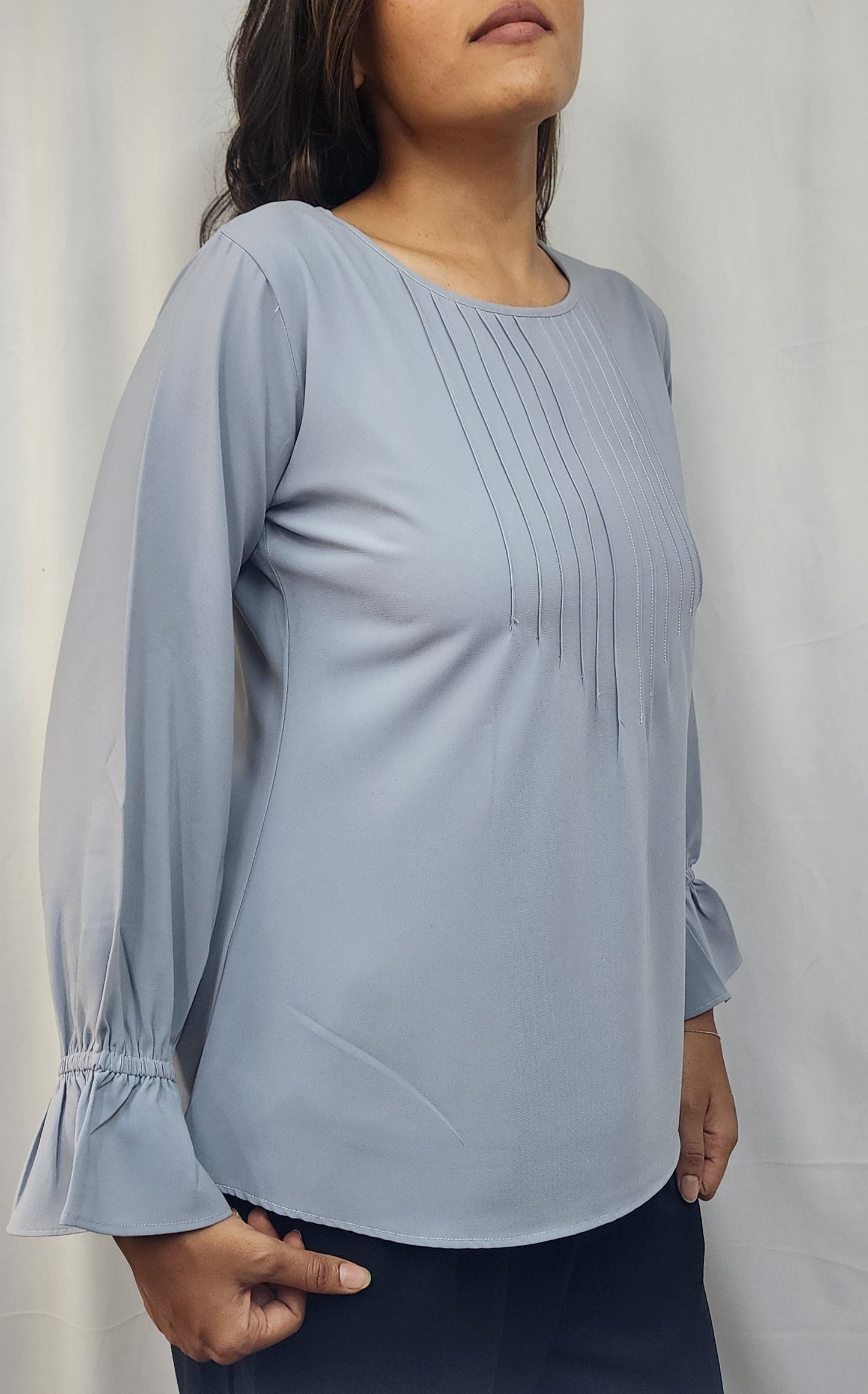 SOLID TOP WITH PINTUCKS DETAIL IN GREY & BISHOP SLEEVES