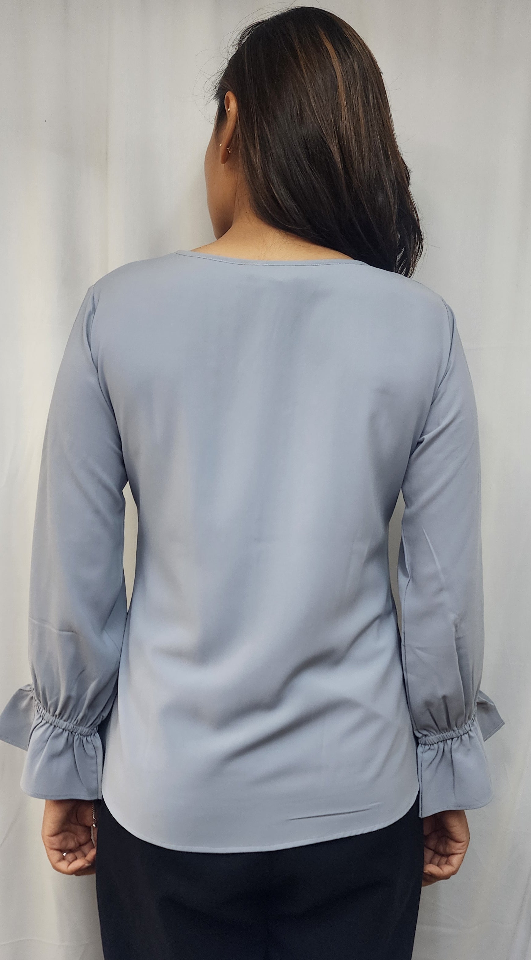 SOLID TOP WITH PINTUCKS DETAIL IN GREY & BISHOP SLEEVES