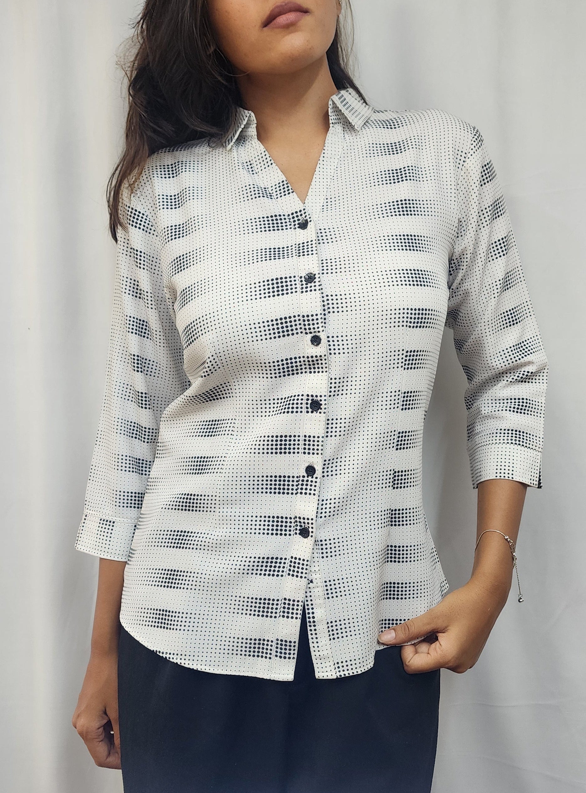 WOMENS GEOMETRIC PRINT FLY COLLAR SHIRT WITH 3/4TH SLEEVES IN WHITE