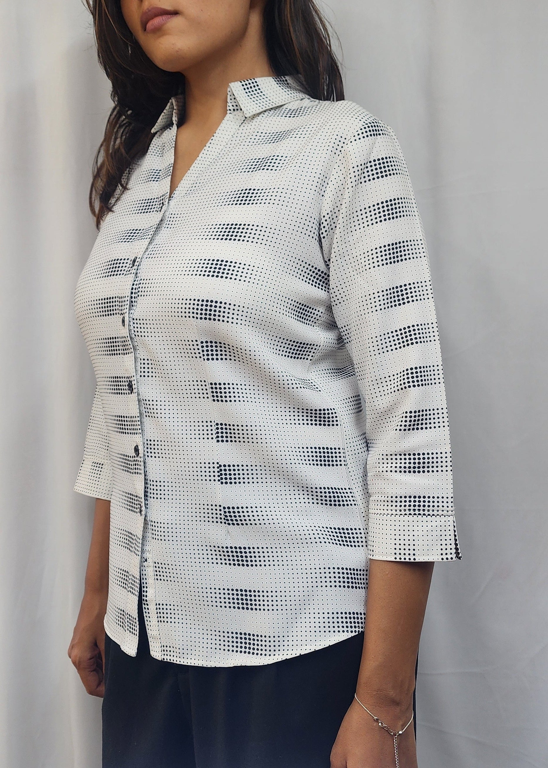WOMENS GEOMETRIC PRINT FLY COLLAR SHIRT WITH 3/4TH SLEEVES IN WHITE