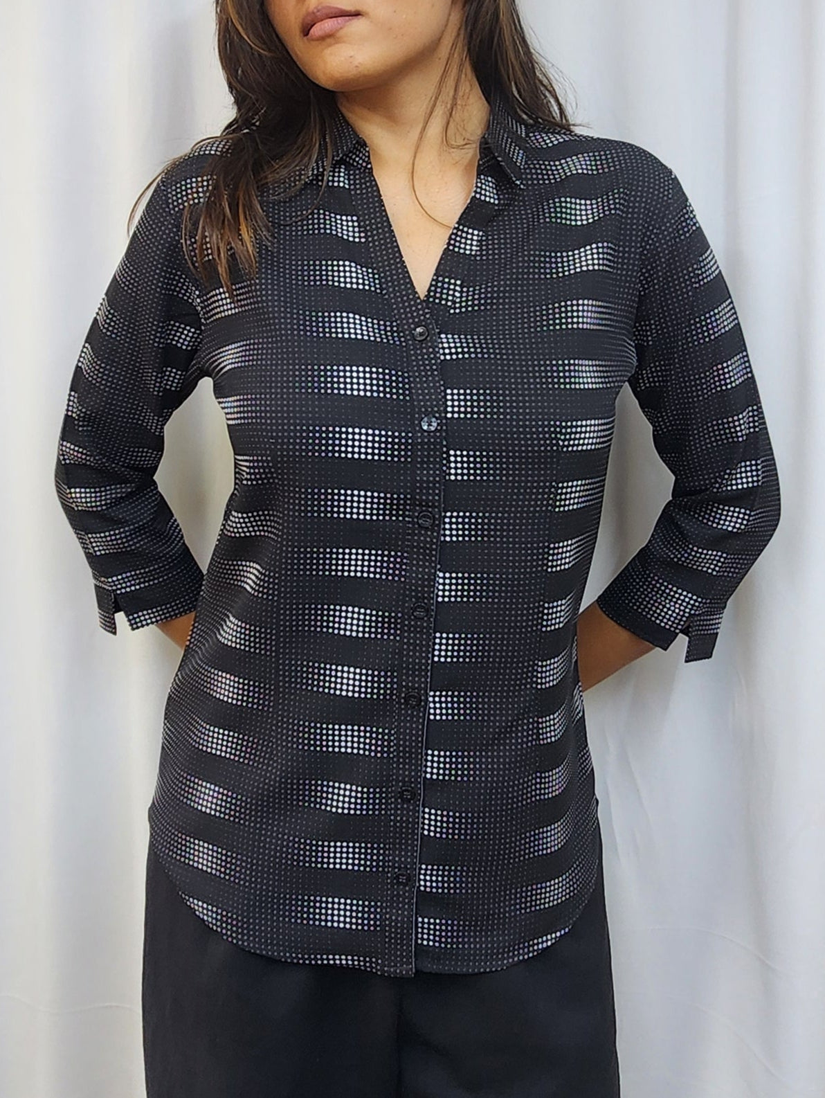 WOMENS GEOMETRIC PRINT FLY COLLAR SHIRT WITH 3/4TH SLEEVES IN BLACK