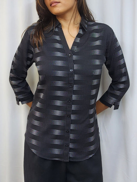 WOMENS GEOMETRIC PRINT FLY COLLAR SHIRT WITH 3/4TH SLEEVES IN BLACK