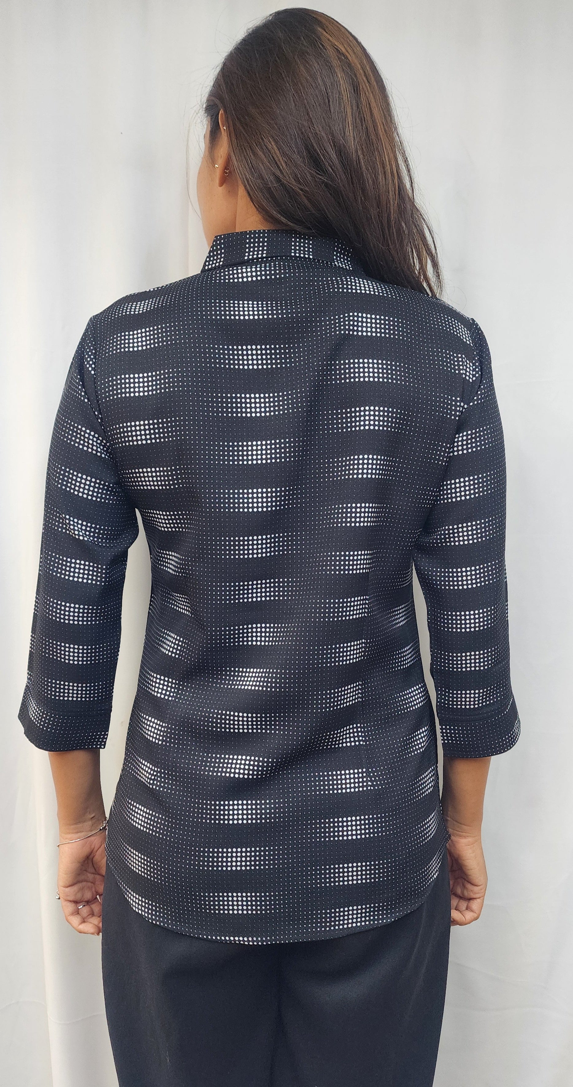 WOMENS GEOMETRIC PRINT FLY COLLAR SHIRT WITH 3/4TH SLEEVES IN BLACK