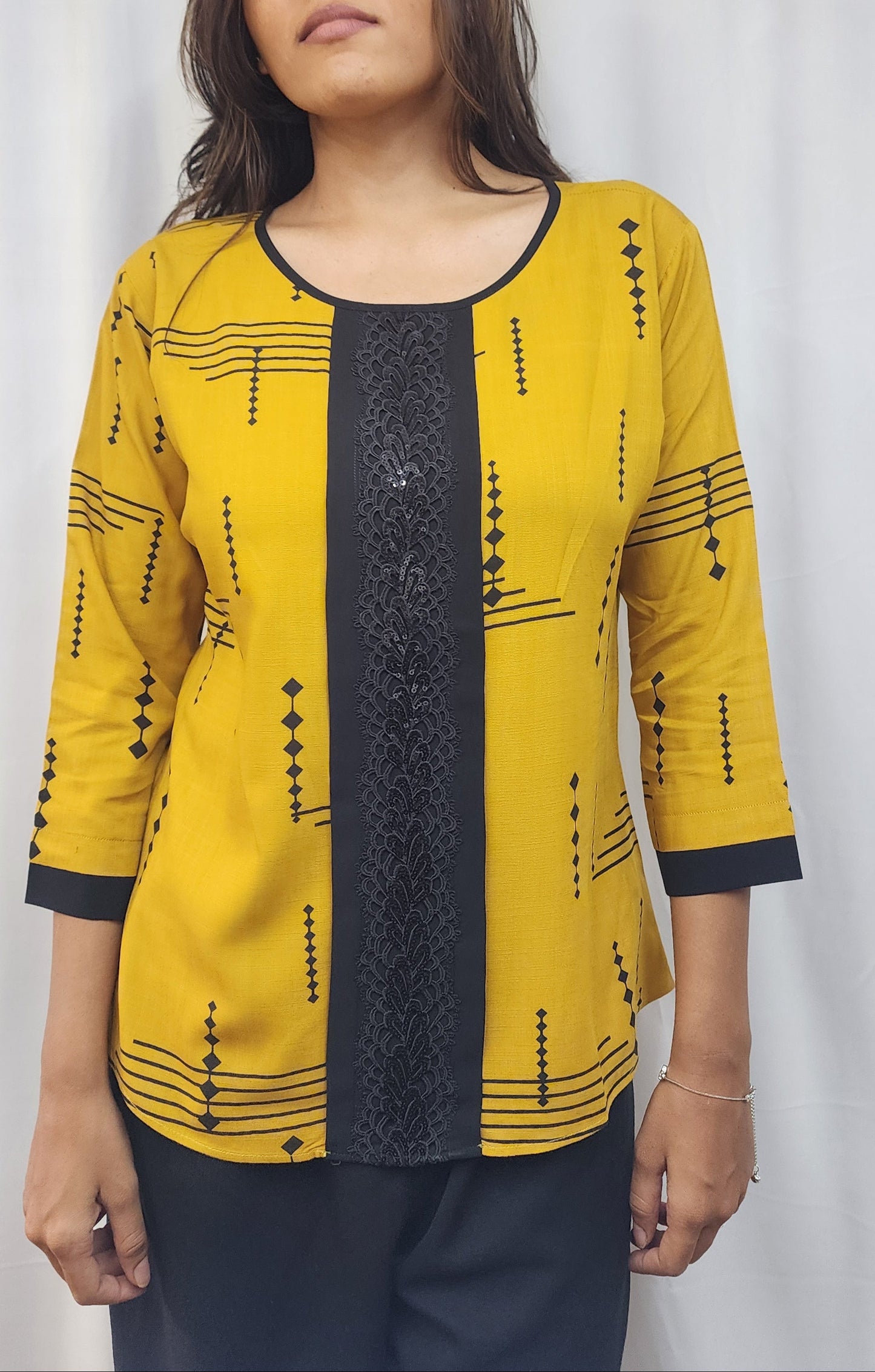 WOMENS GEOMETRIC PRINTED TOP WITH BLACK BAND & SEQUIN LACE DETAIL IN THE FRONT.  ROUND NECK WITH BLACK PIPING, 3/4TH SLEEVES 