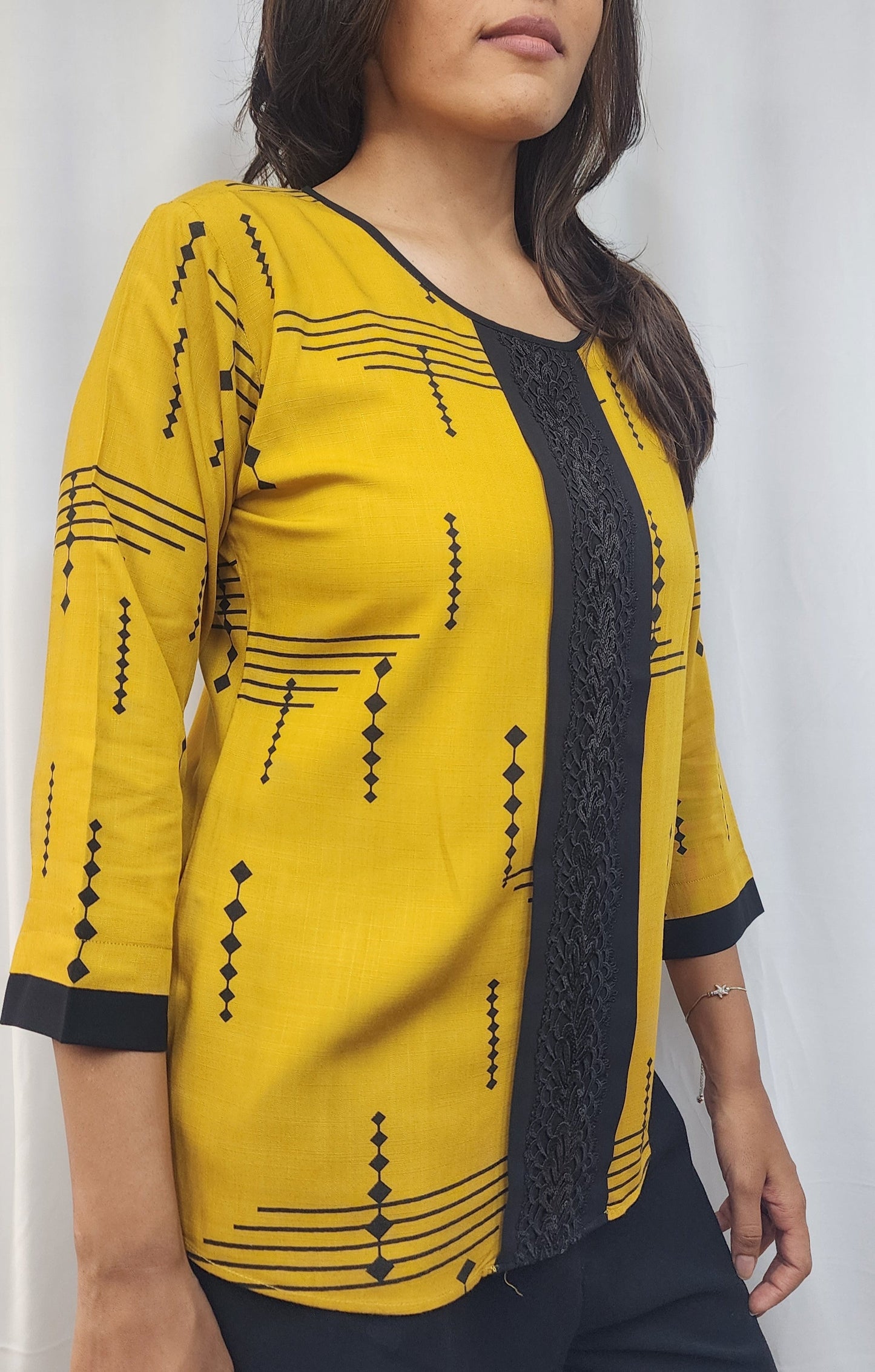 WOMENS GEOMETRIC PRINTED TOP WITH BLACK BAND & SEQUIN LACE DETAIL IN THE FRONT.  ROUND NECK WITH BLACK PIPING, 3/4TH SLEEVES 