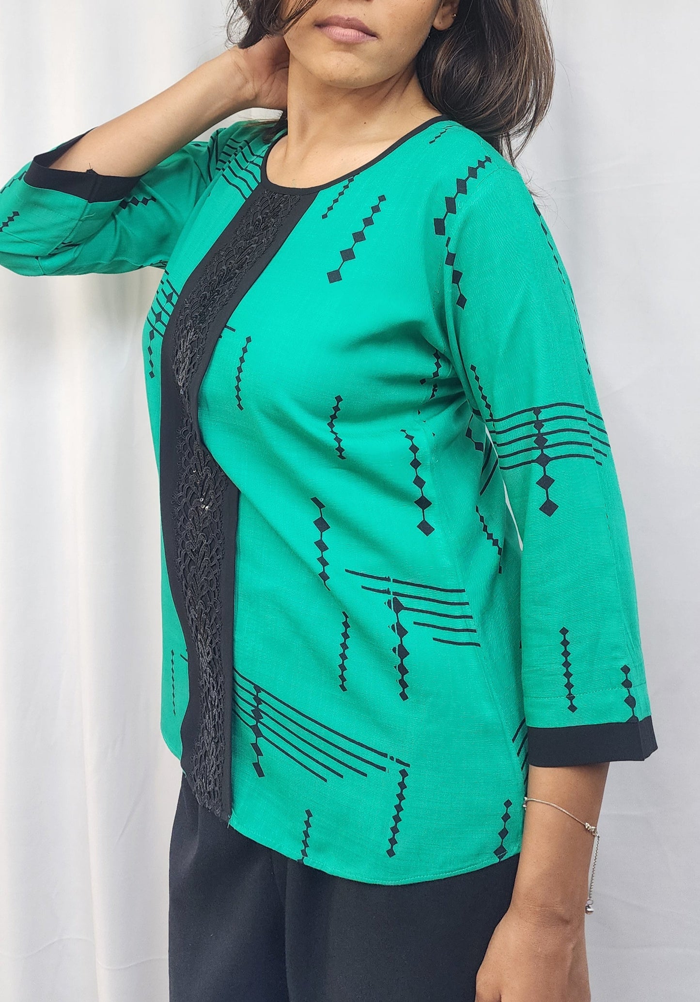 WOMENS GEOMETRIC PRINTED TOP WITH BLACK BAND & SEQUIN LACE DETAIL IN THE FRONT.  ROUND NECK WITH BLACK PIPING, 3/4TH SLEEVES 
