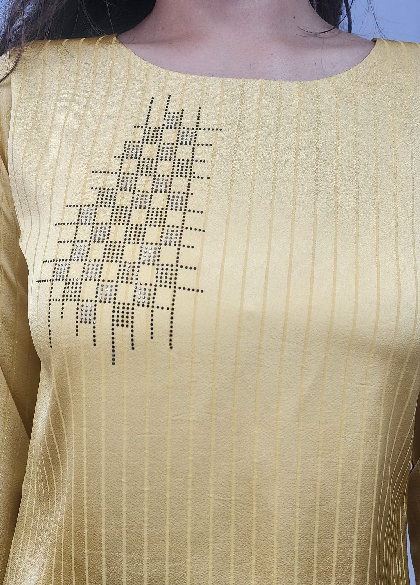 WOMENS DIAMOND EMBELLISHED TOP IN YELLOW WITH ROUND NECK 7 3/4TH SLEEVES.