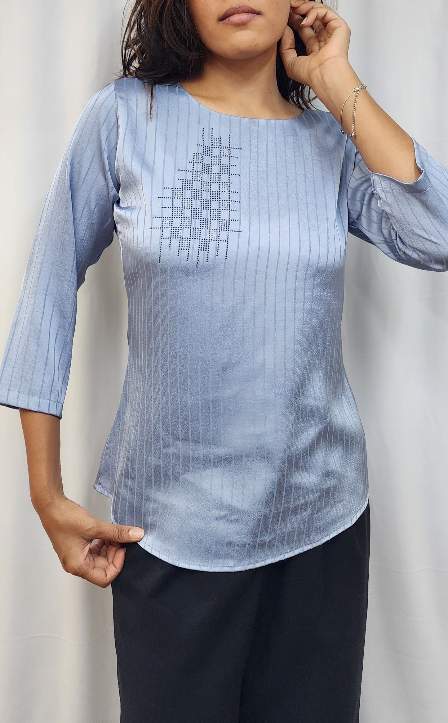 WOMENS SOLID TOP WITH DIAMOND EMBELLISHMENT IN GREY. ROUND NECK, 3/4TH SLEEVES