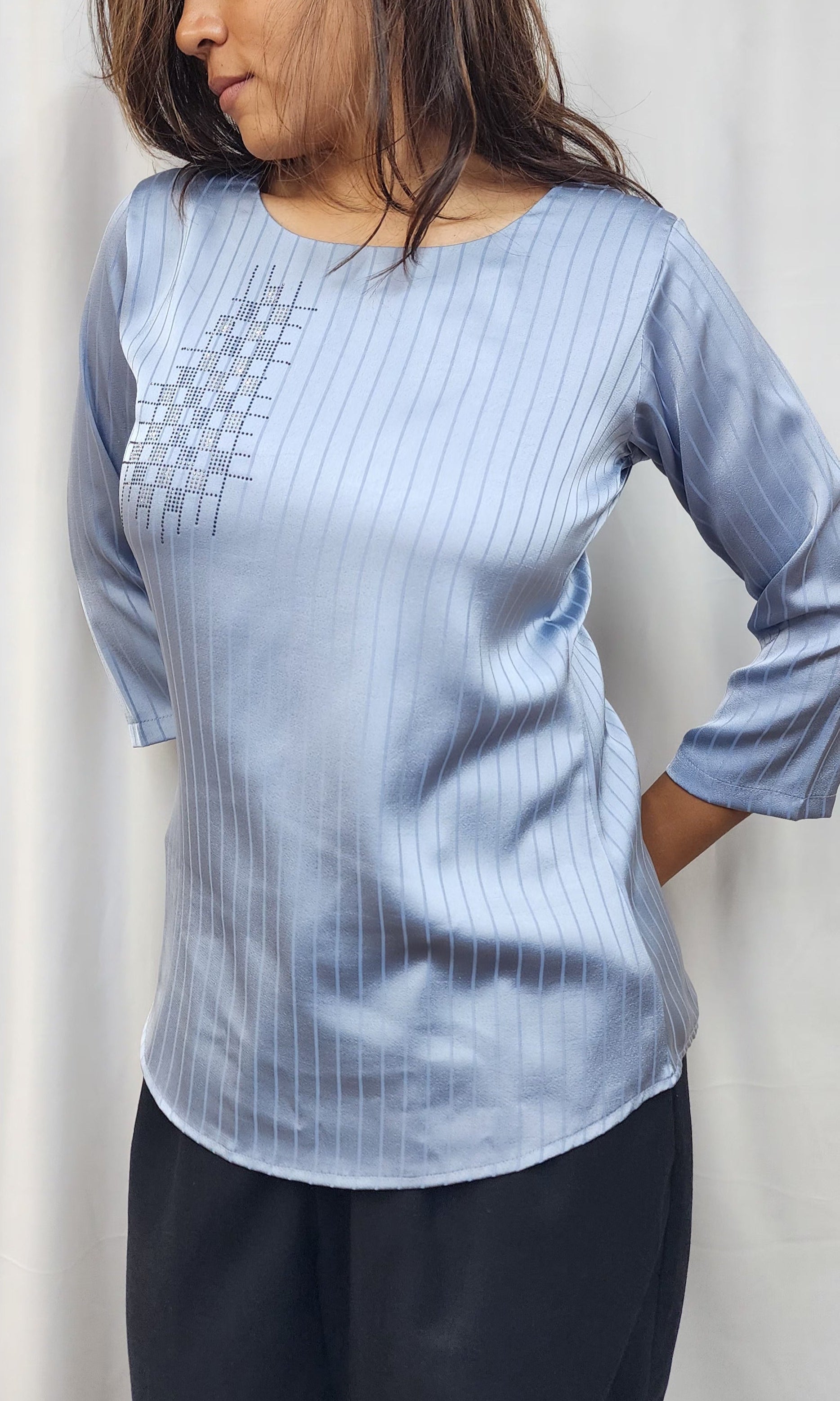 WOMENS SOLID TOP WITH DIAMOND EMBELLISHMENT IN GREY. ROUND NECK, 3/4TH SLEEVES