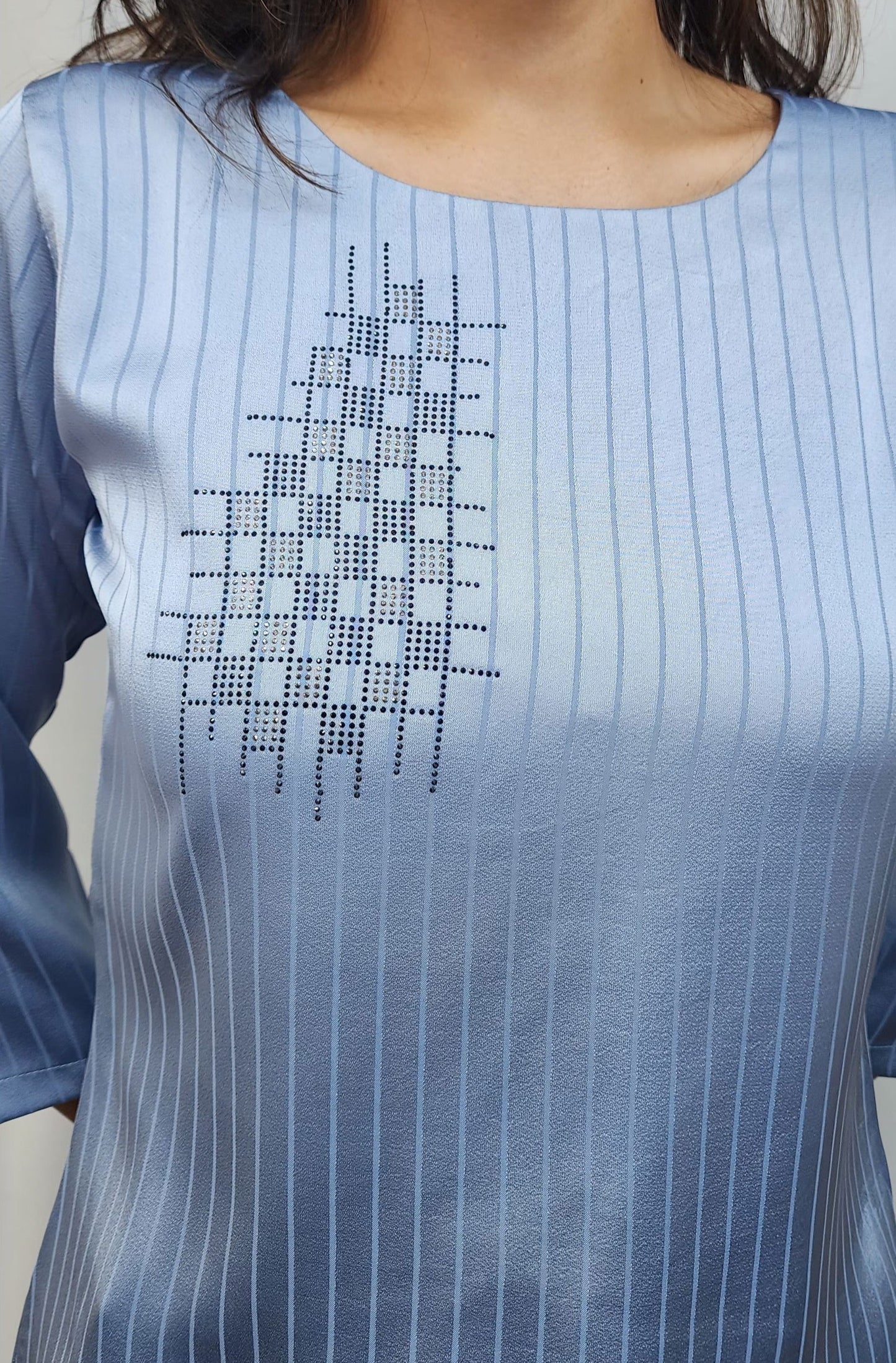 WOMENS SOLID TOP WITH DIAMOND EMBELLISHMENT IN GREY. ROUND NECK, 3/4TH SLEEVES