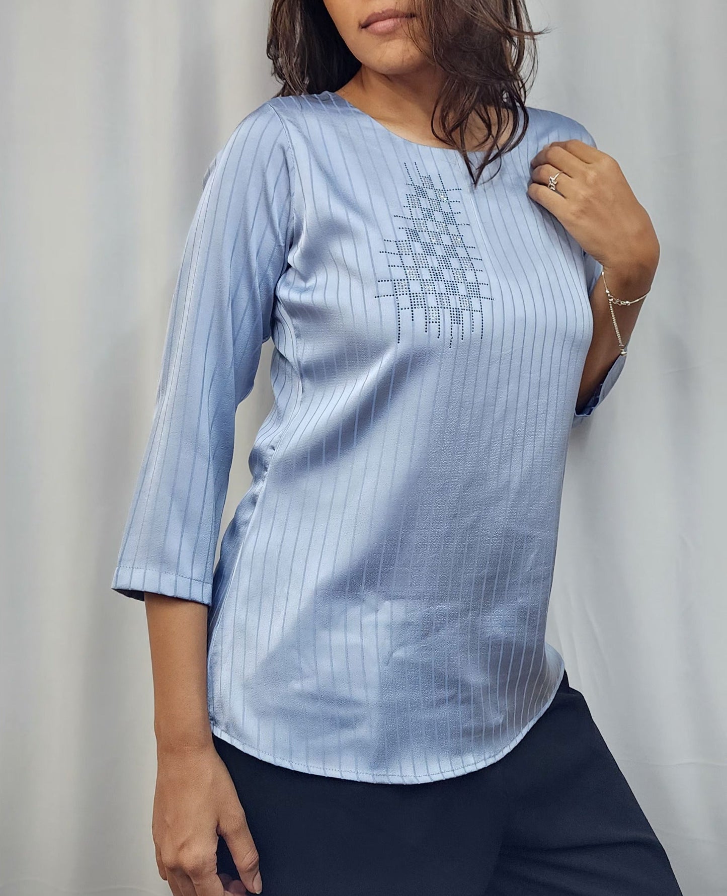 WOMENS SOLID TOP WITH DIAMOND EMBELLISHMENT IN GREY. ROUND NECK, 3/4TH SLEEVES