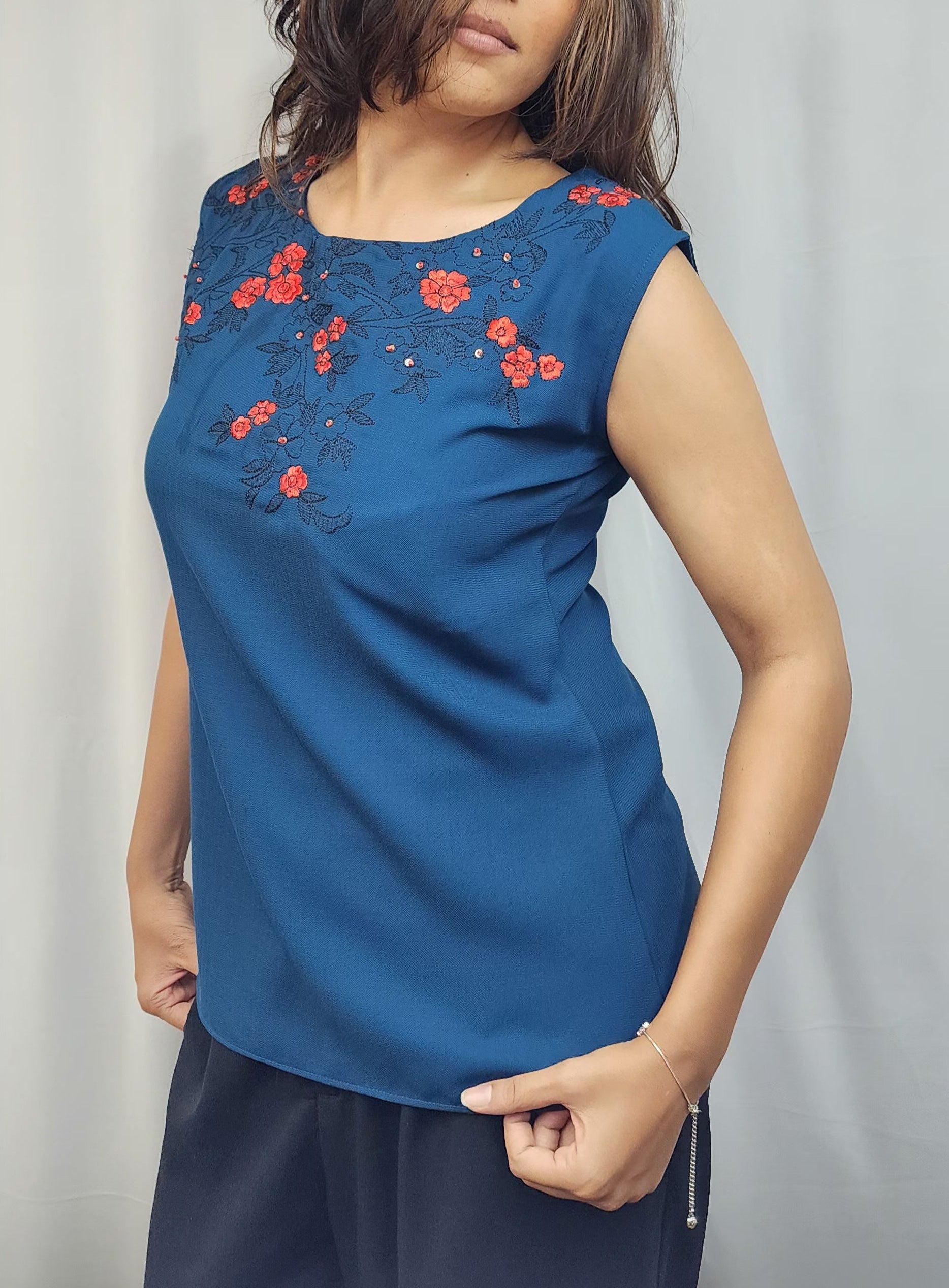 WOMENS SOLID TOP WITH FLORAL EMBROIDERY. SLEEVELESS ROUND NECK TOP