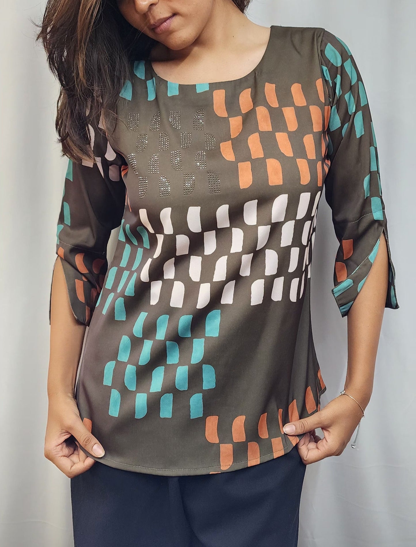 WOMENS ABSTRACT PRINTED DIAMOND EMBELLISHED TOP WITH ROUND NECK, 3/4TH SLEEVES