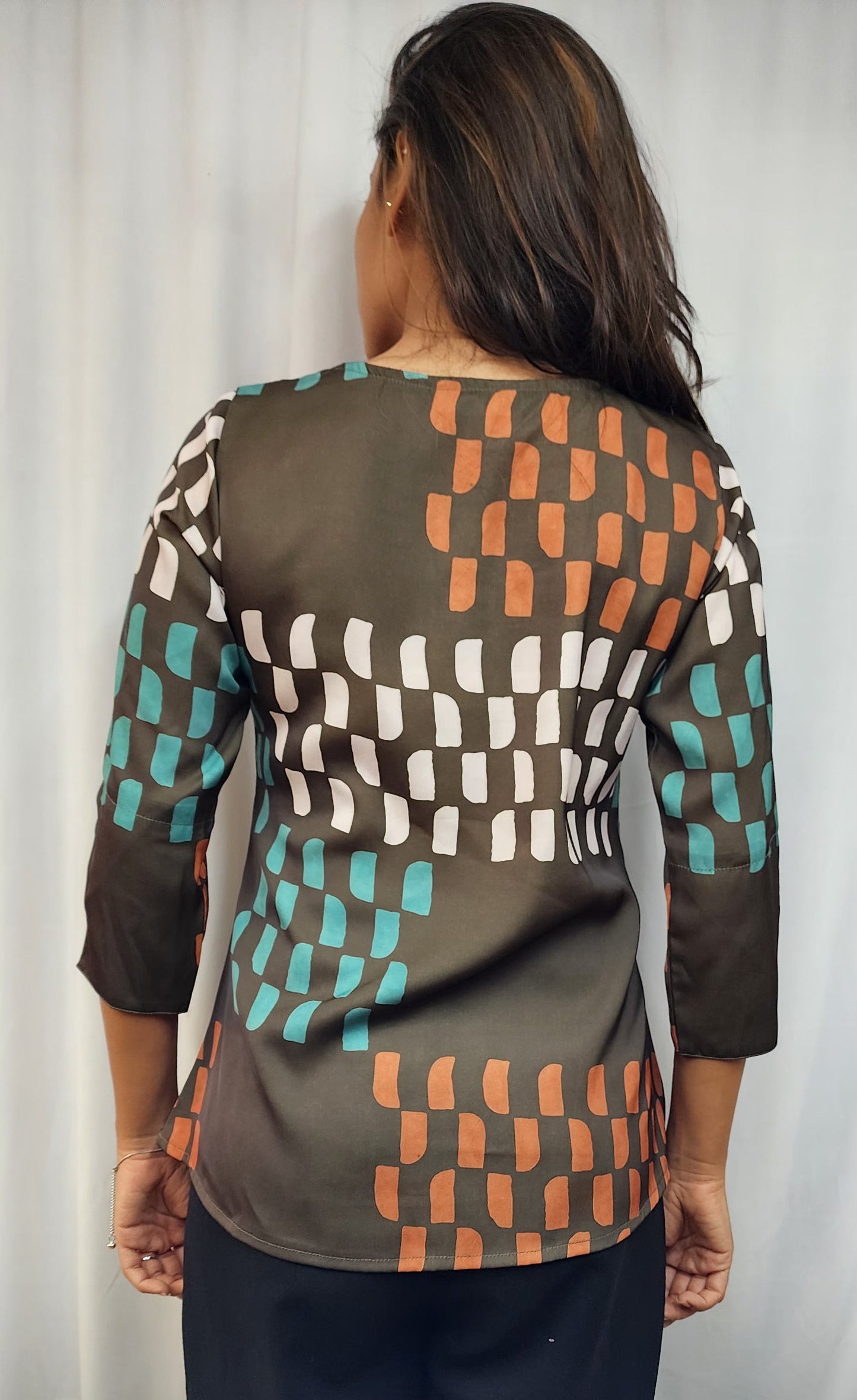 WOMENS ABSTRACT PRINTED DIAMOND EMBELLISHED TOP WITH ROUND NECK, 3/4TH SLEEVES