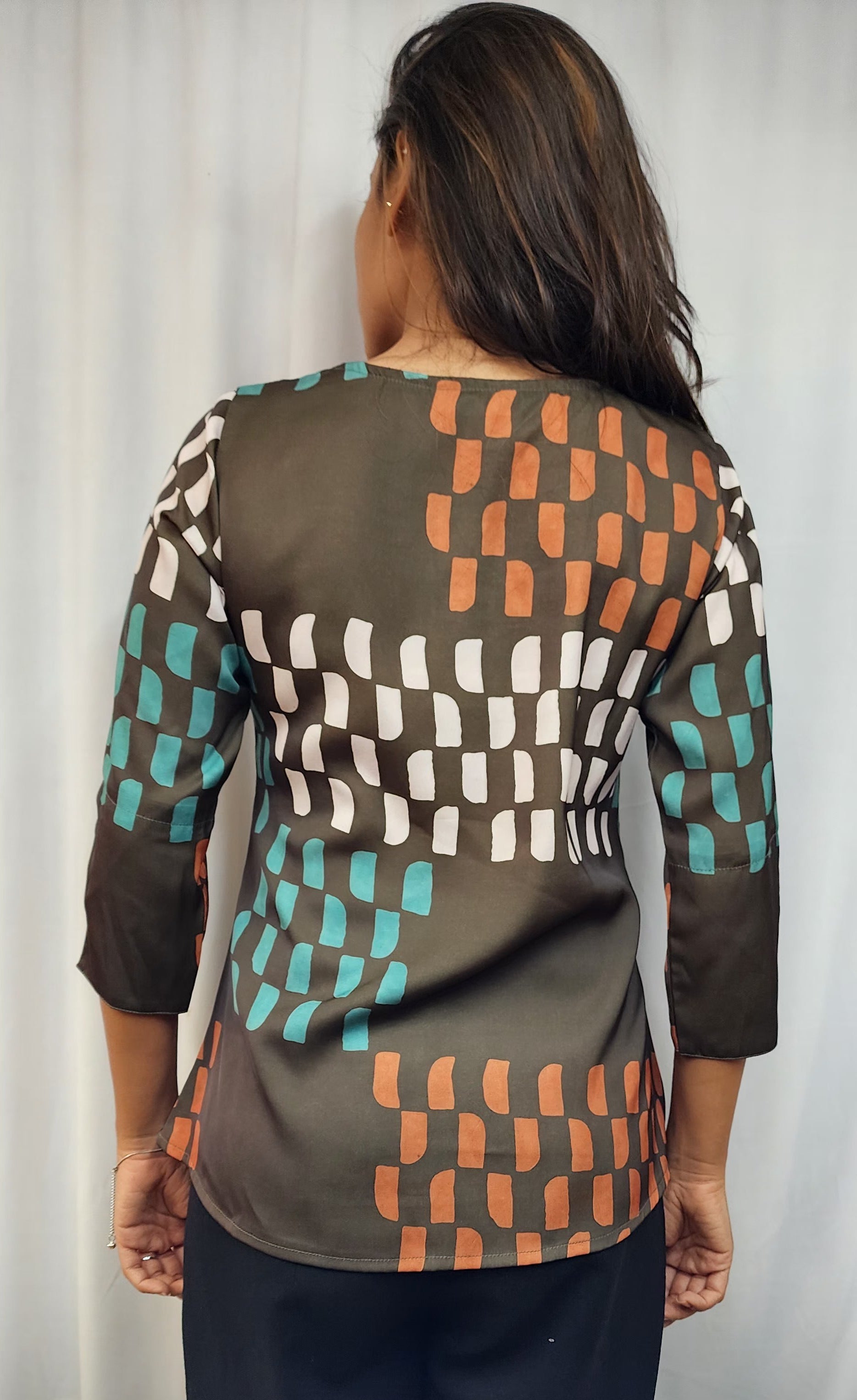 WOMENS ABSTRACT PRINTED DIAMOND EMBELLISHED TOP WITH ROUND NECK, 3/4TH SLEEVES