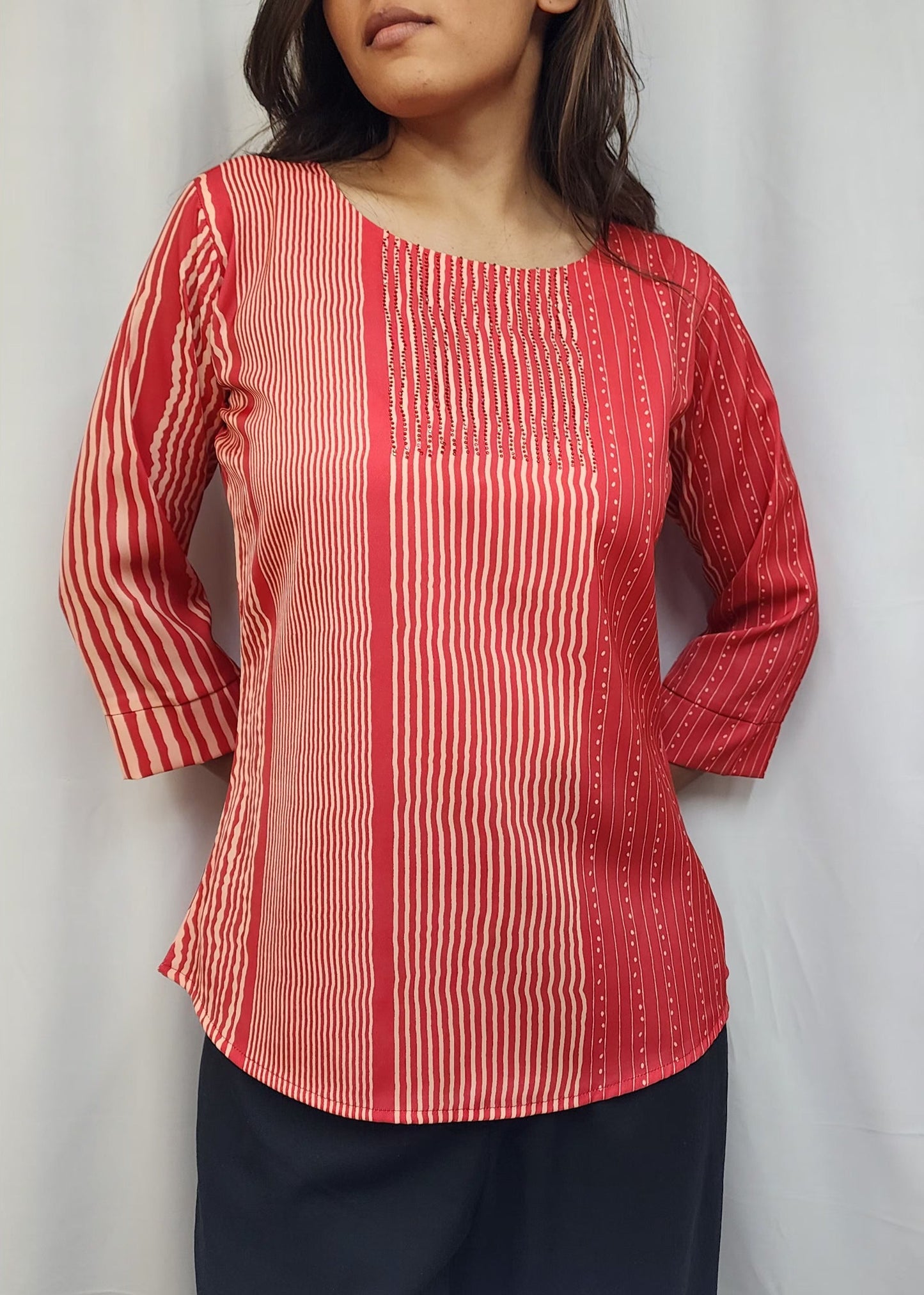 WOMENS GEOMETRIC PRINTED DIAMOND EMBELLISHED TOP WITH ROUND NECK, 3/4TH SLEEVES