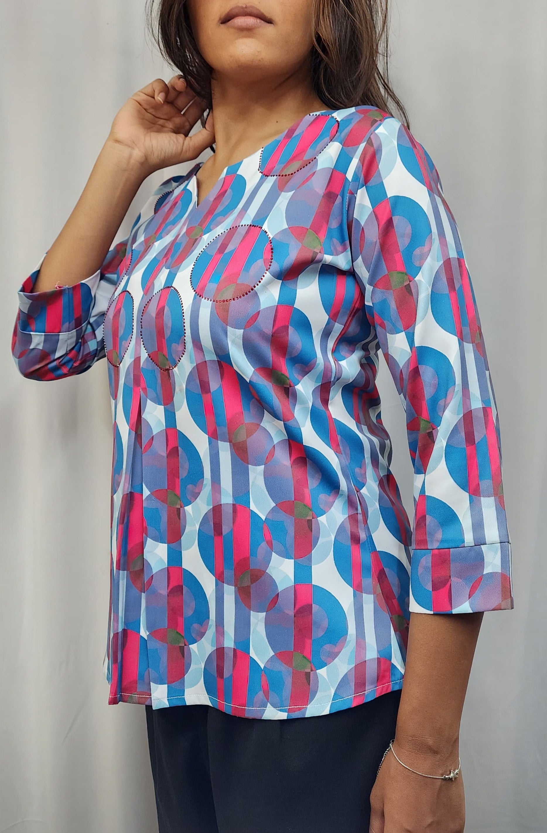 WOMENS ABSTRACT PRINTED DIAMOND EMBELLISHED TOP WITH ROUND NECK, 3/4TH SLEEVES. DIAMONDS HIGHLIGHTED ON PRINT.