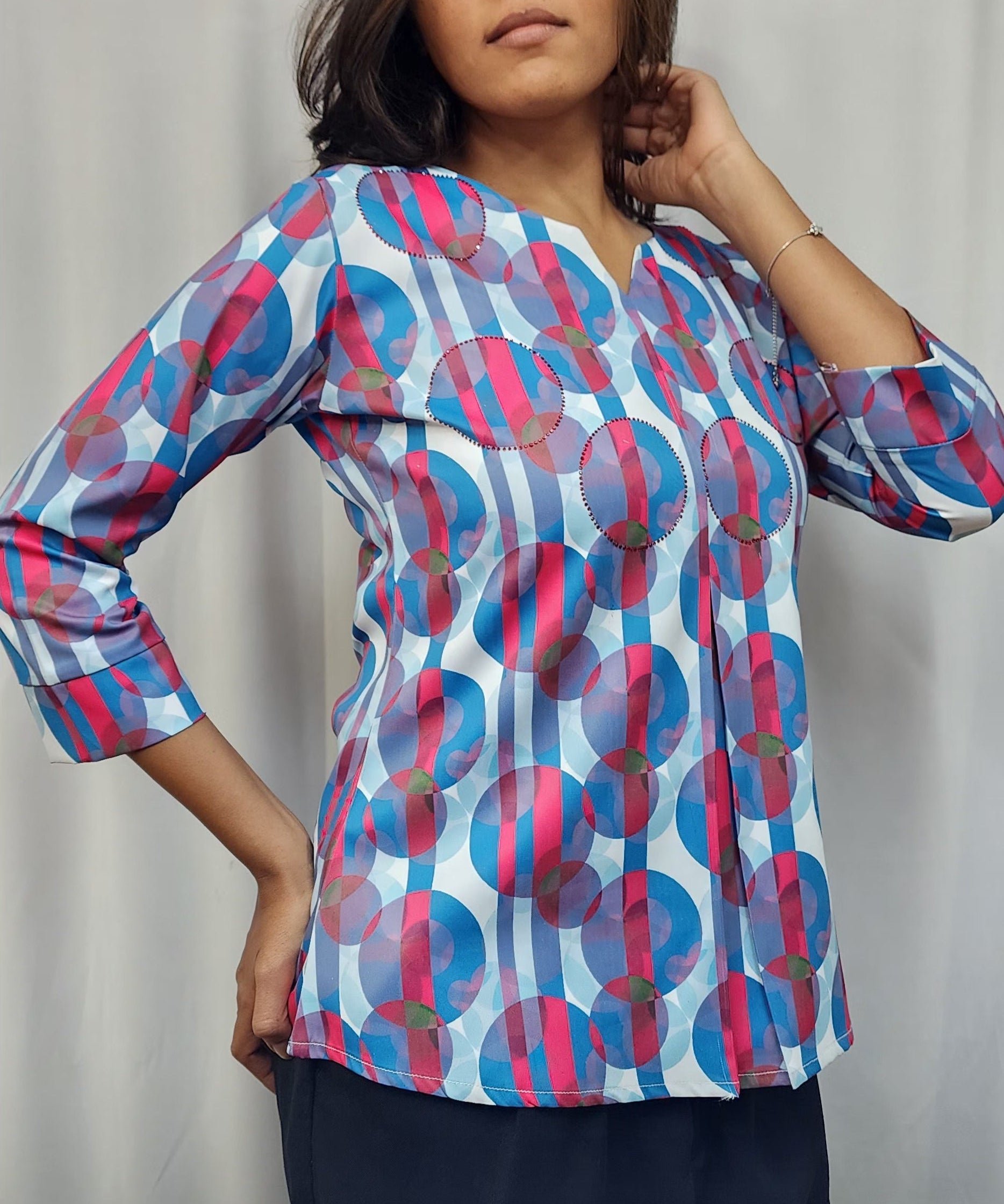 WOMENS ABSTRACT PRINTED DIAMOND EMBELLISHED TOP WITH ROUND NECK, 3/4TH SLEEVES. DIAMONDS HIGHLIGHTED ON PRINT.