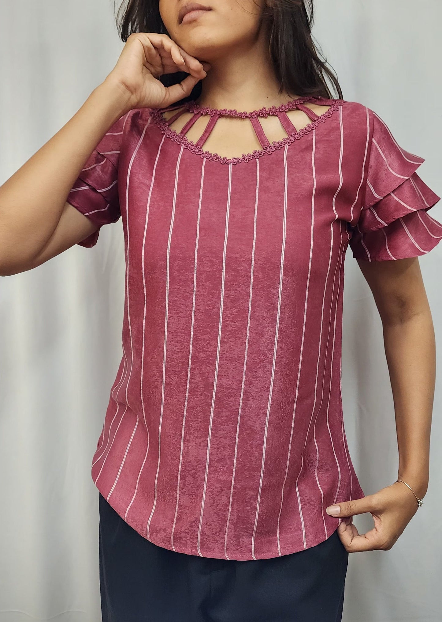 WOMENS TEXTURED TOP WITH LACE DETAILING ON NECKLINE & RUFFLED SLEEVES