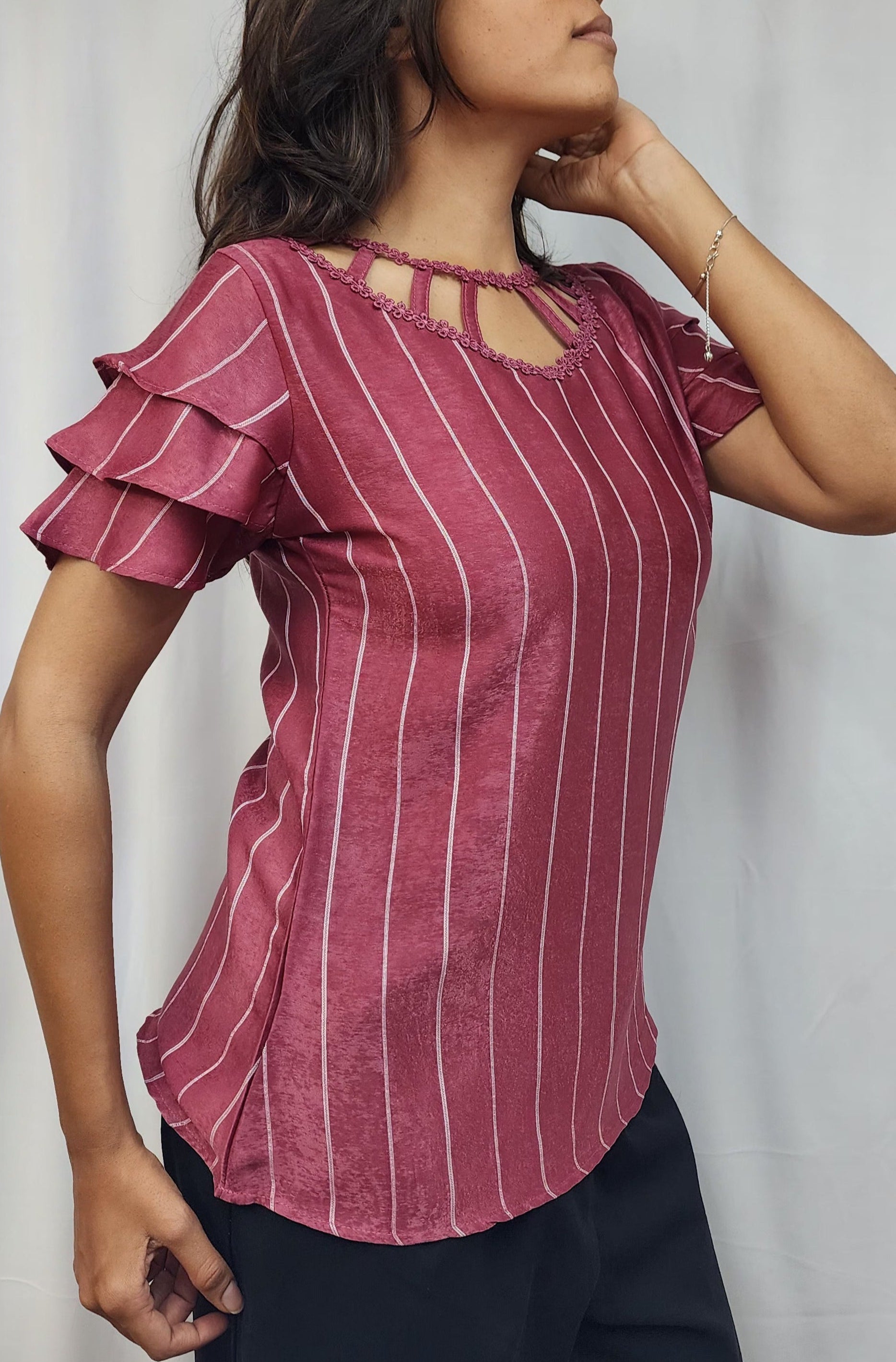 WOMENS TEXTURED TOP WITH LACE DETAILING ON NECKLINE & RUFFLED SLEEVES