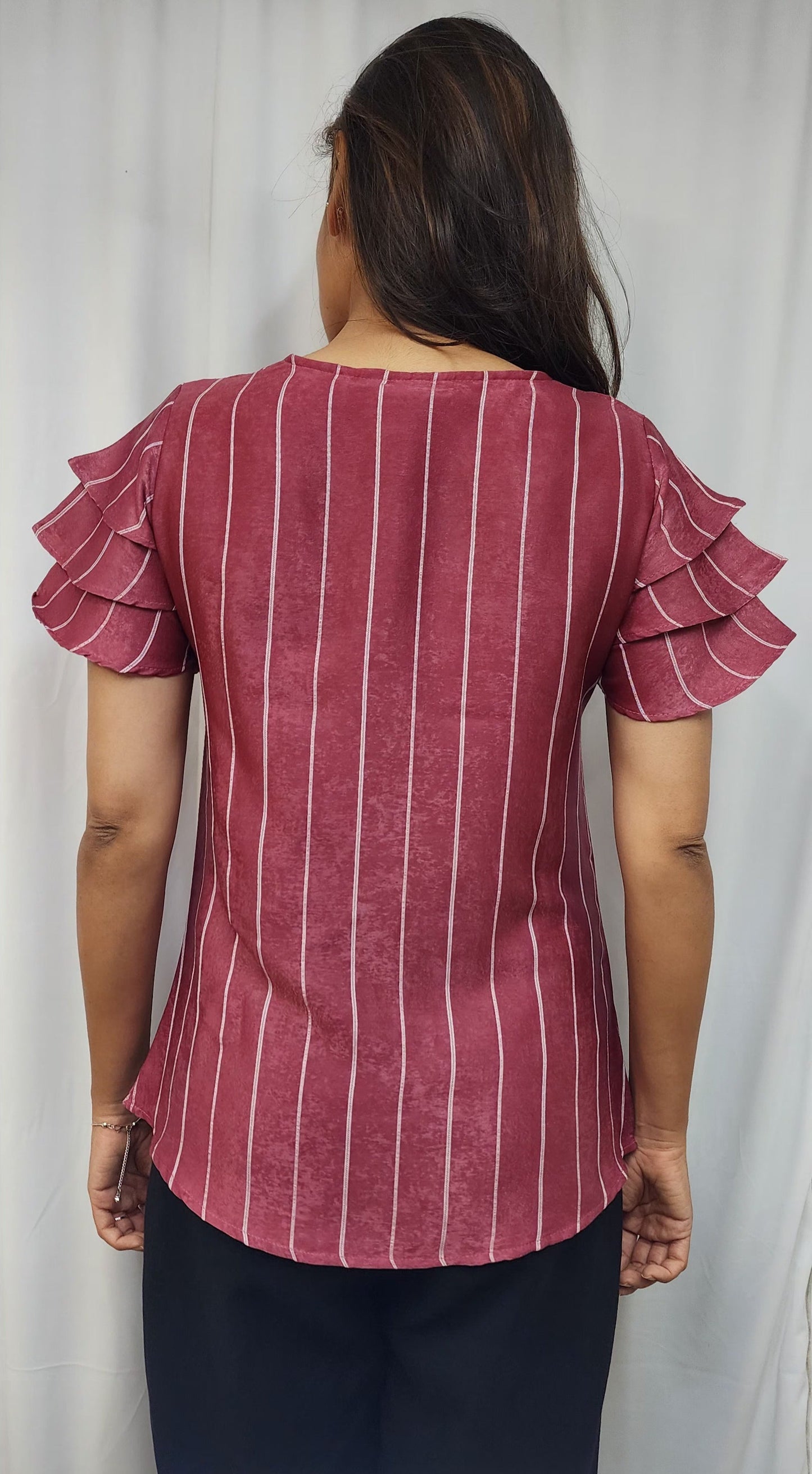 WOMENS TEXTURED TOP WITH LACE DETAILING ON NECKLINE & RUFFLED SLEEVES