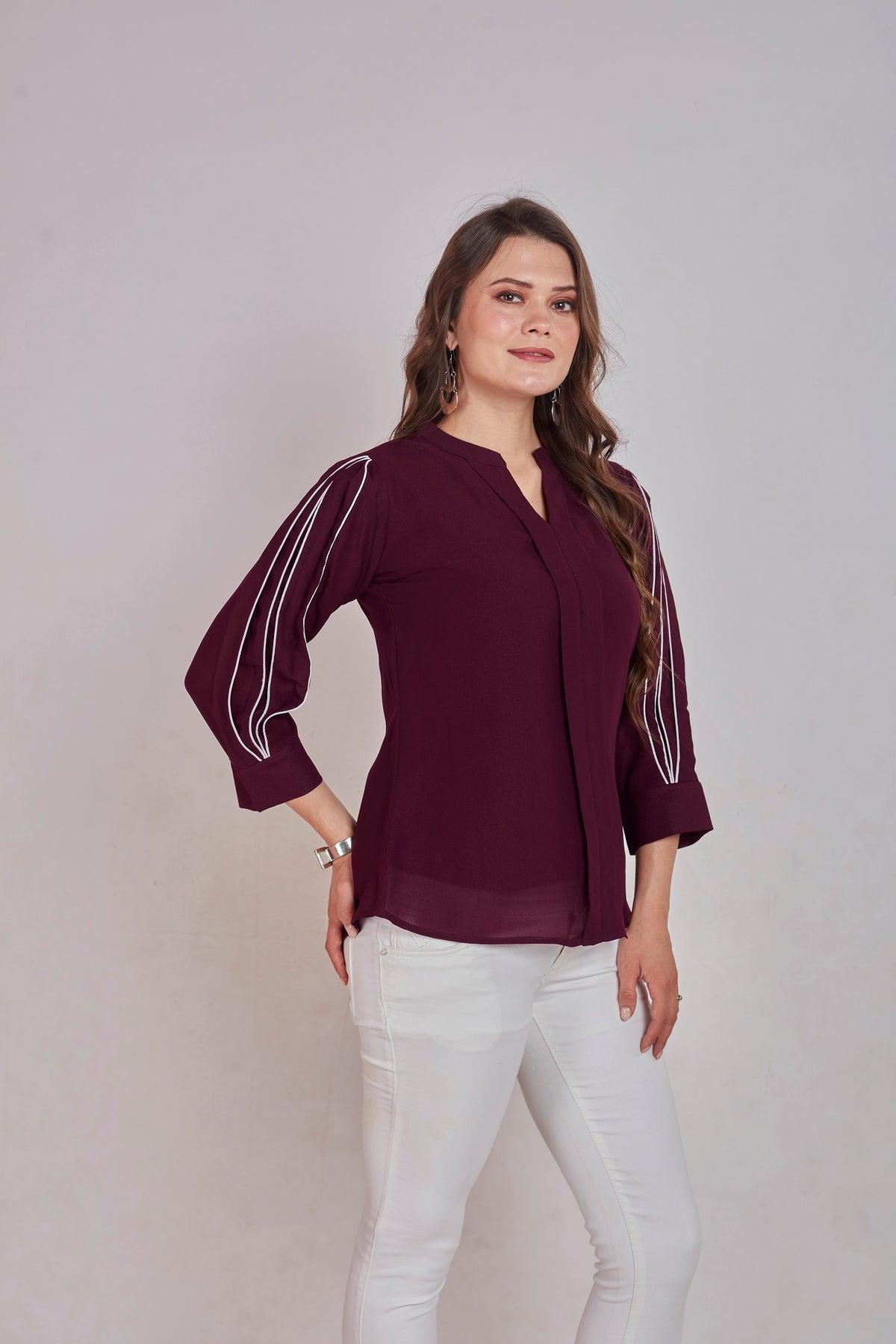 SOLID TOP WITH PLEAT DETAIL ON SLEEVES - WINE