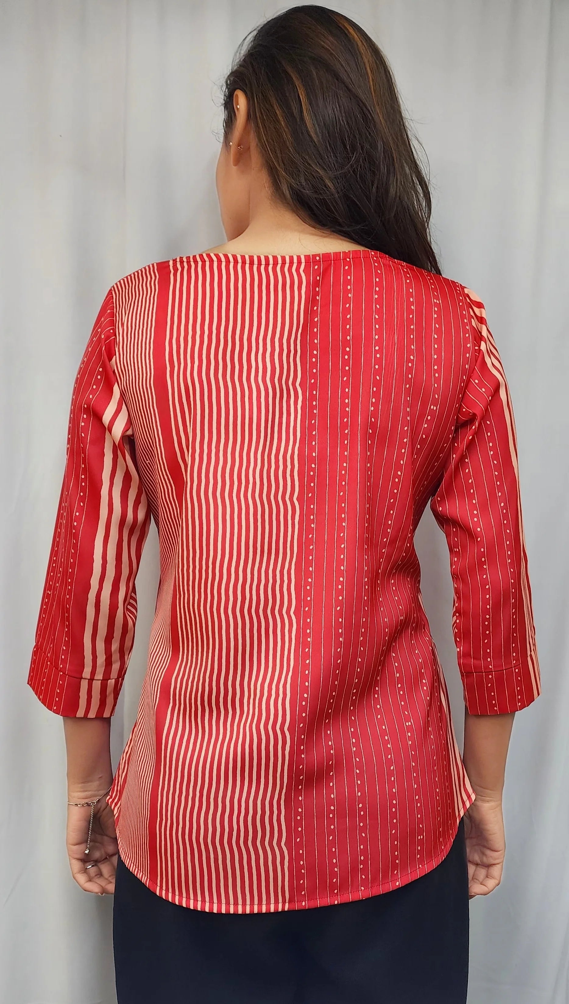 PRINTED DIAMOND EMBELLISHED TOP - RED